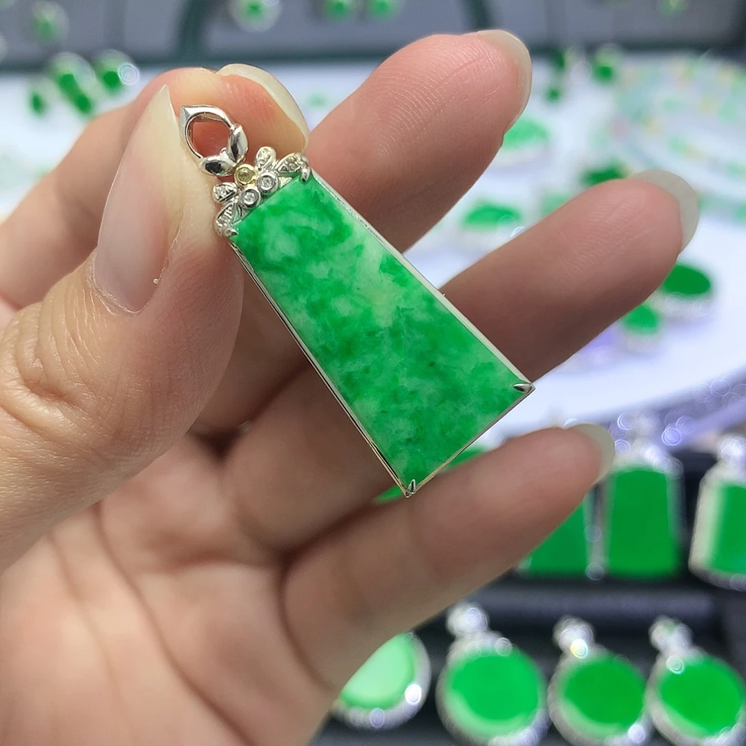 吊坠(不含链)18K金镶嵌翡翠