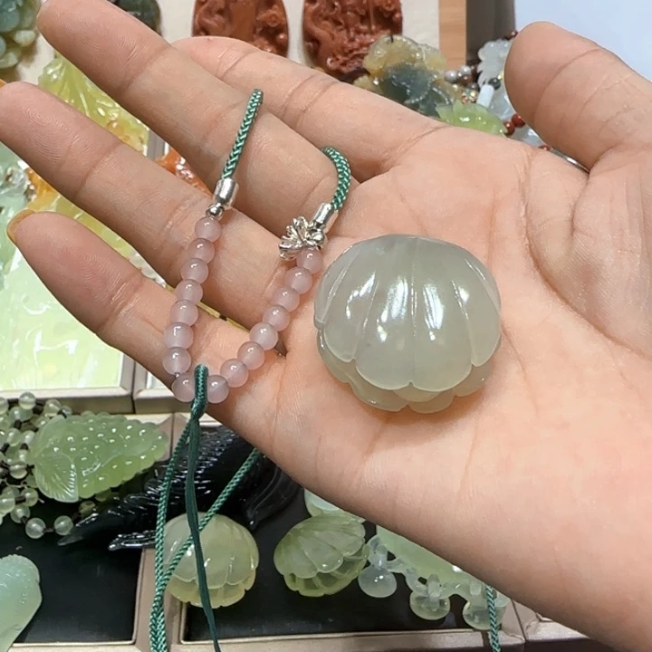 蛇纹石玉未镶嵌吊坠