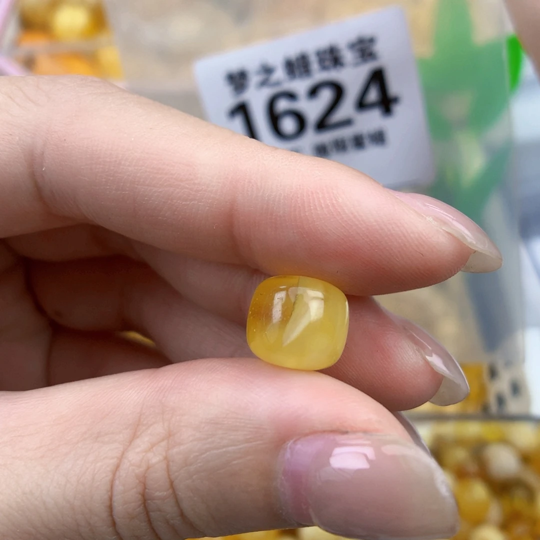 琥珀未镶嵌裸石10