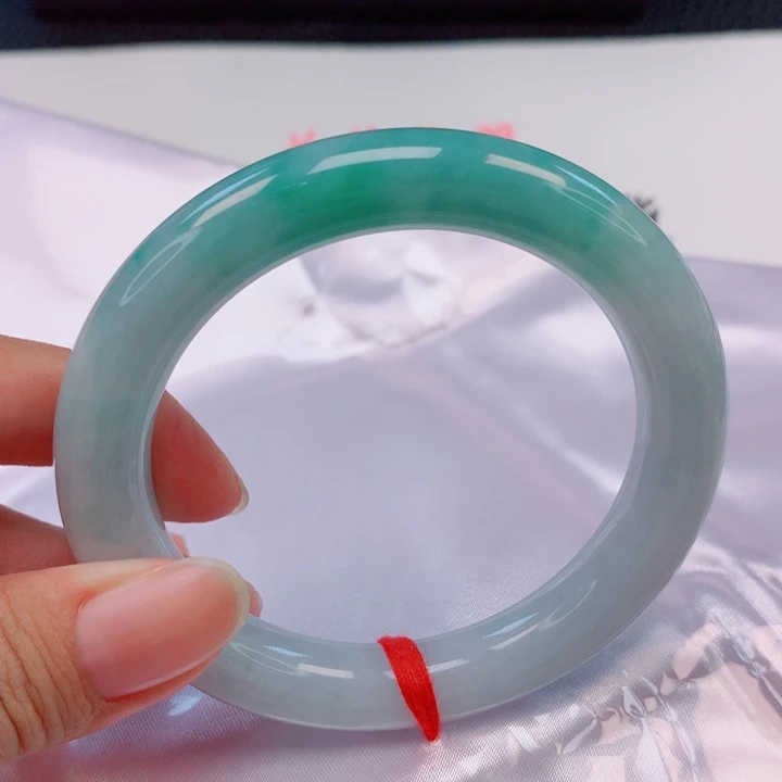 未镶嵌手镯（圆镯）翡翠