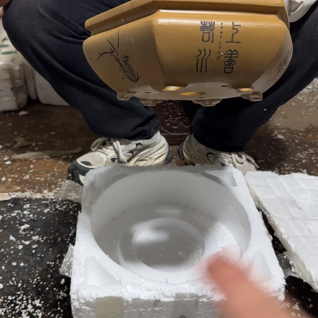 段泥花盆瑕疵和瑕疵