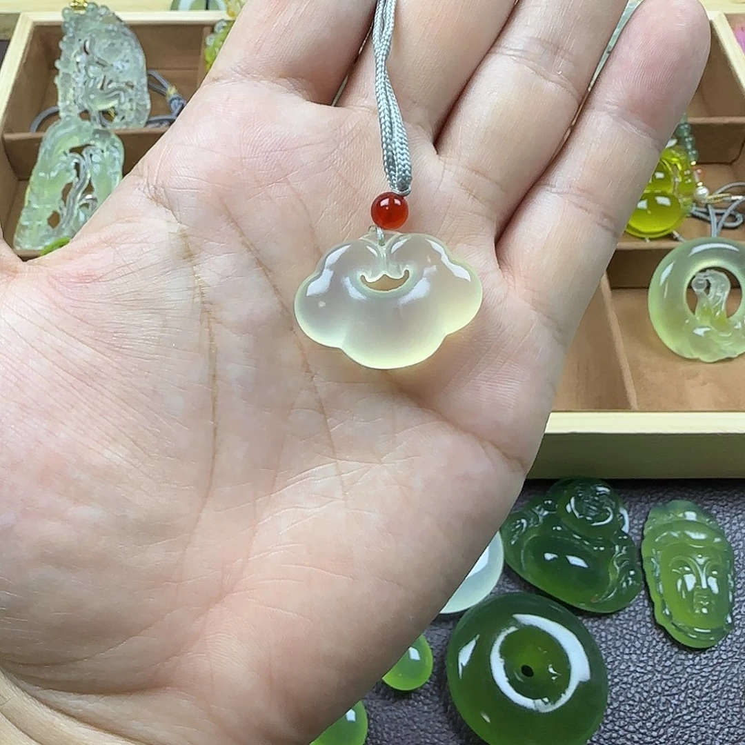 蛇纹石玉未镶嵌颈饰