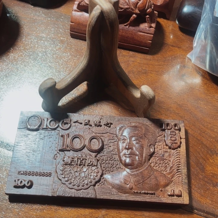 电***子大红酸枝的百元钞和架子一套