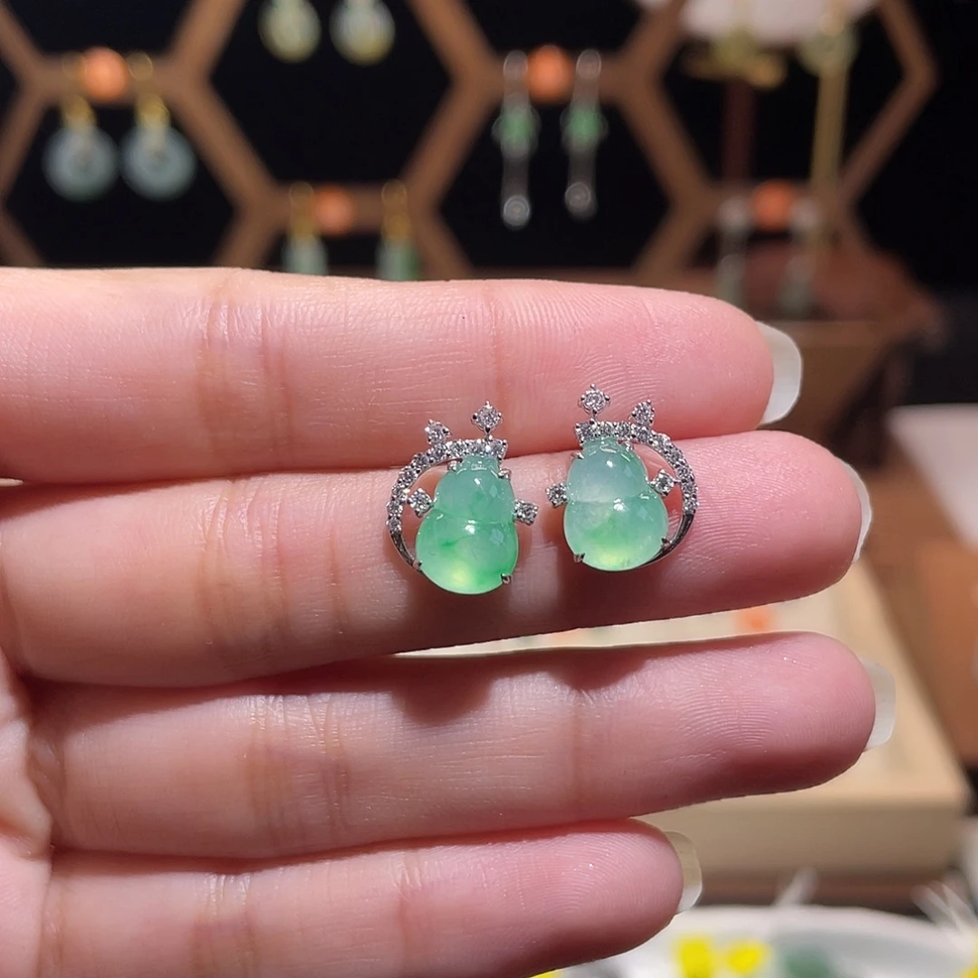 18K金镶嵌翡翠耳饰