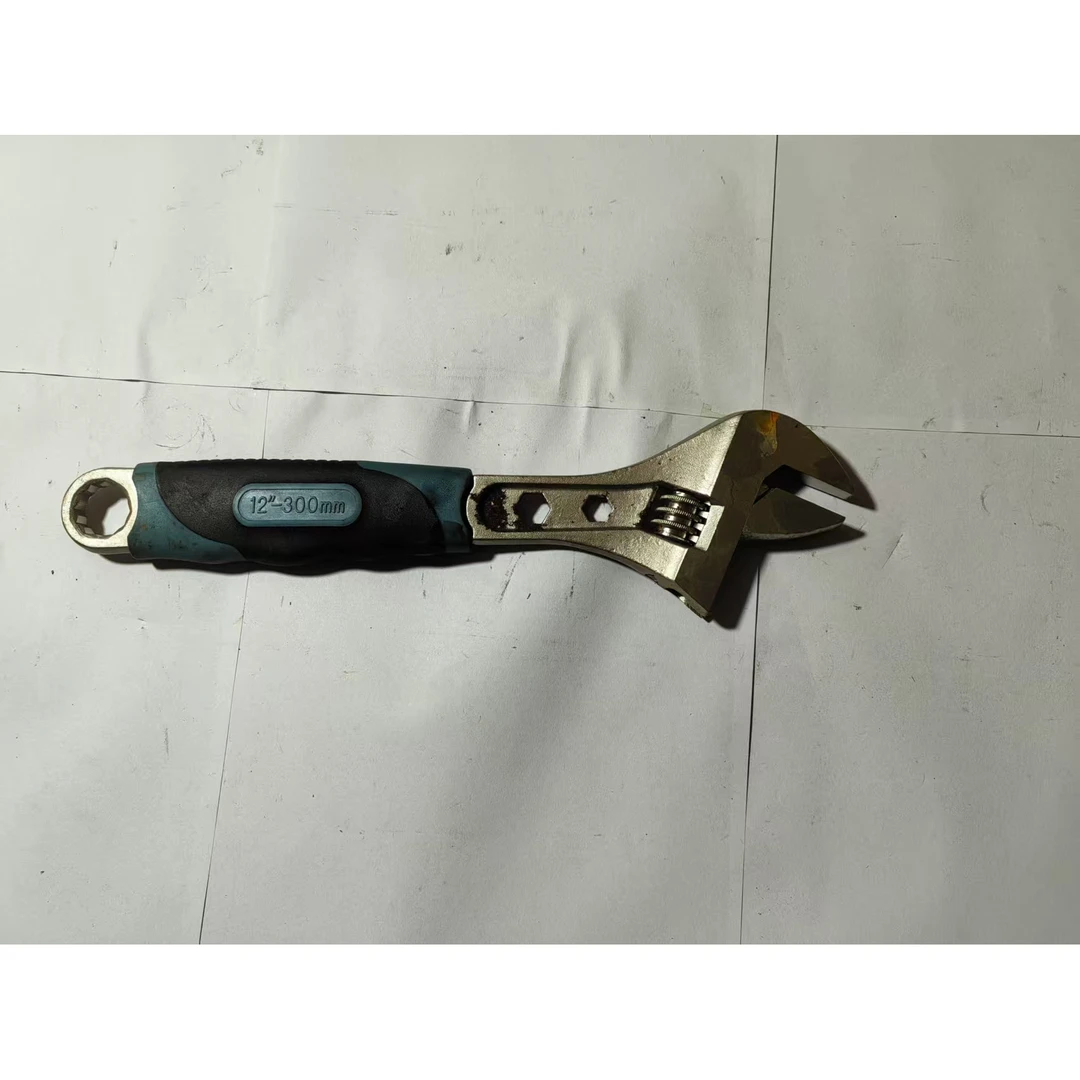 多功能活动扳手12寸（带锈）