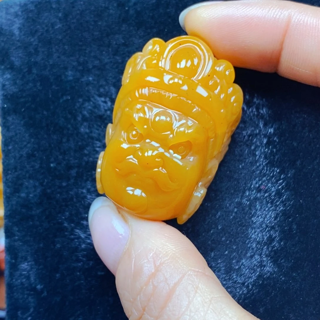 未镶嵌石英质玉（黄龙玉）颈饰