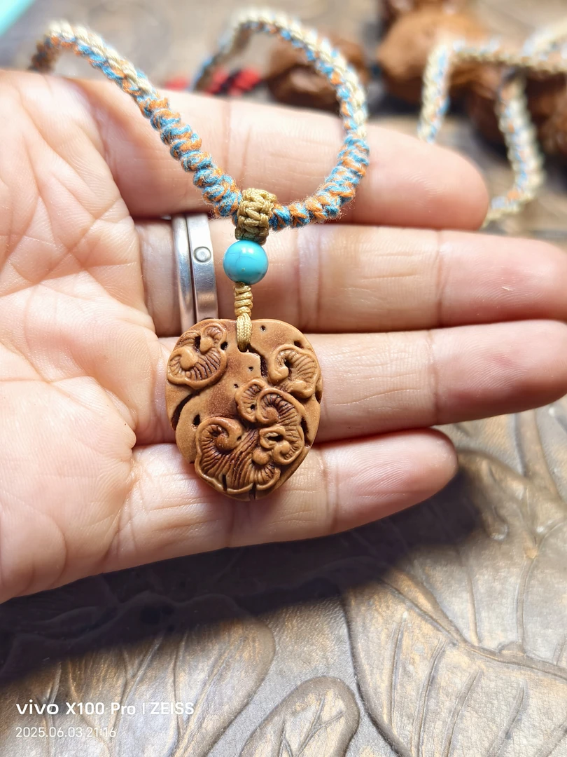 核片纯手工雕刻心形如意灵芝吊坠