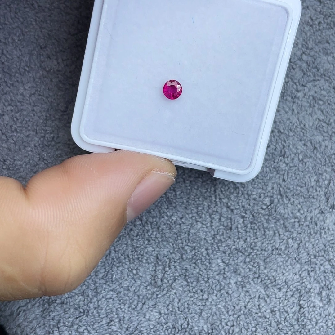 红宝石裸石0.273Ct。