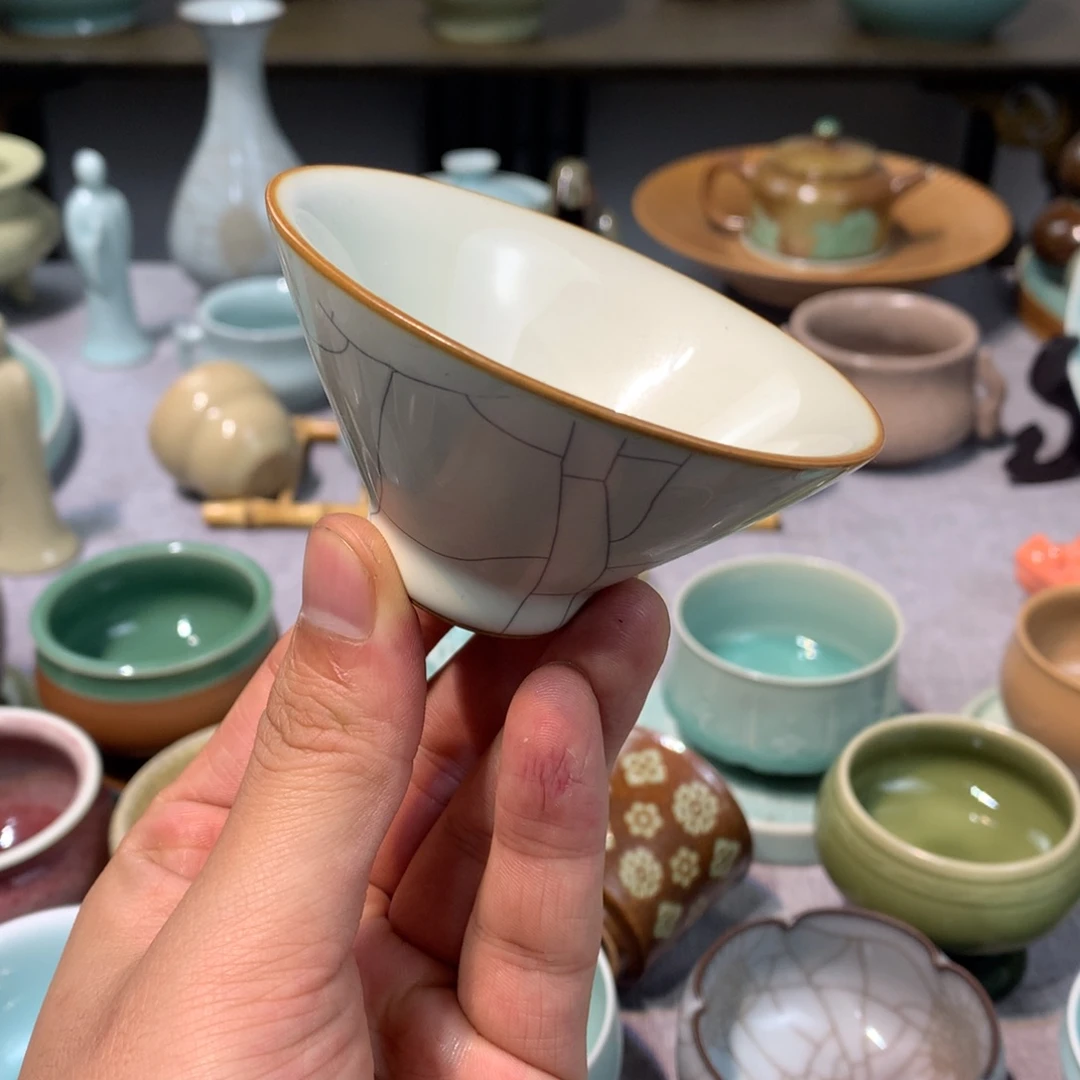 龙泉青瓷月白釉斗笠杯