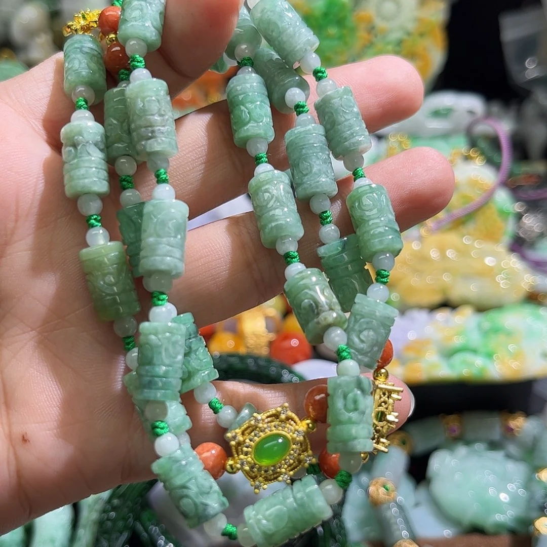 翡翠未镶嵌颈饰待编织