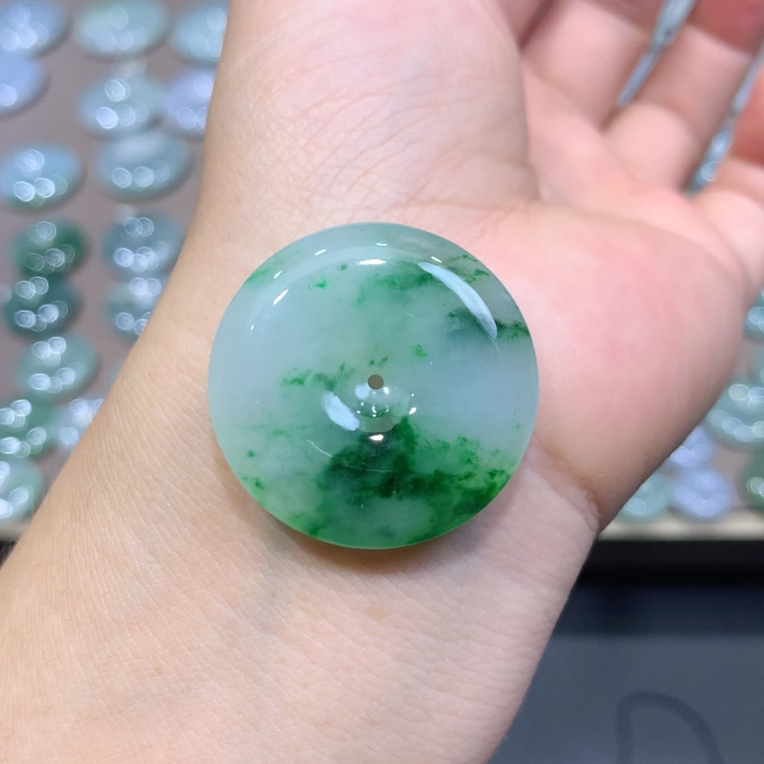 翡翠未镶嵌颈饰平安扣