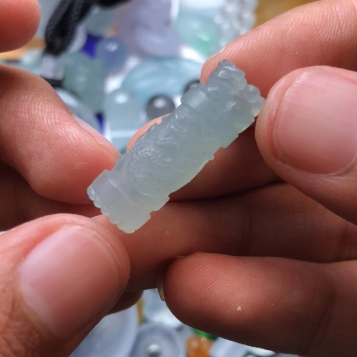 定制翡翠未镶嵌挂件