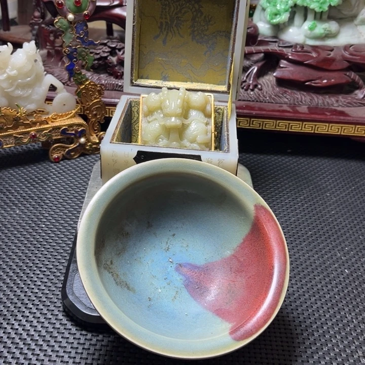 摆件叩**廷瓷器的造型也