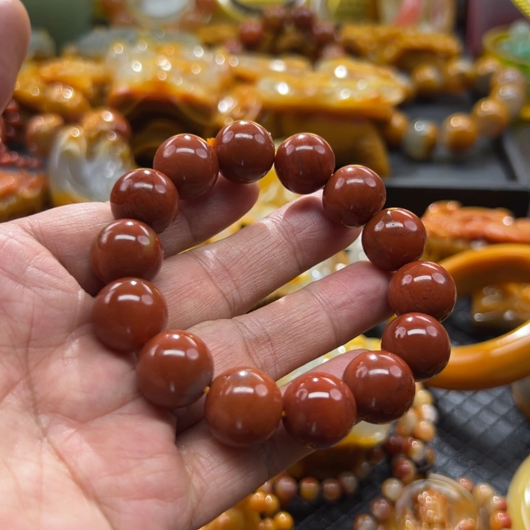 颈饰未镶嵌石英质玉