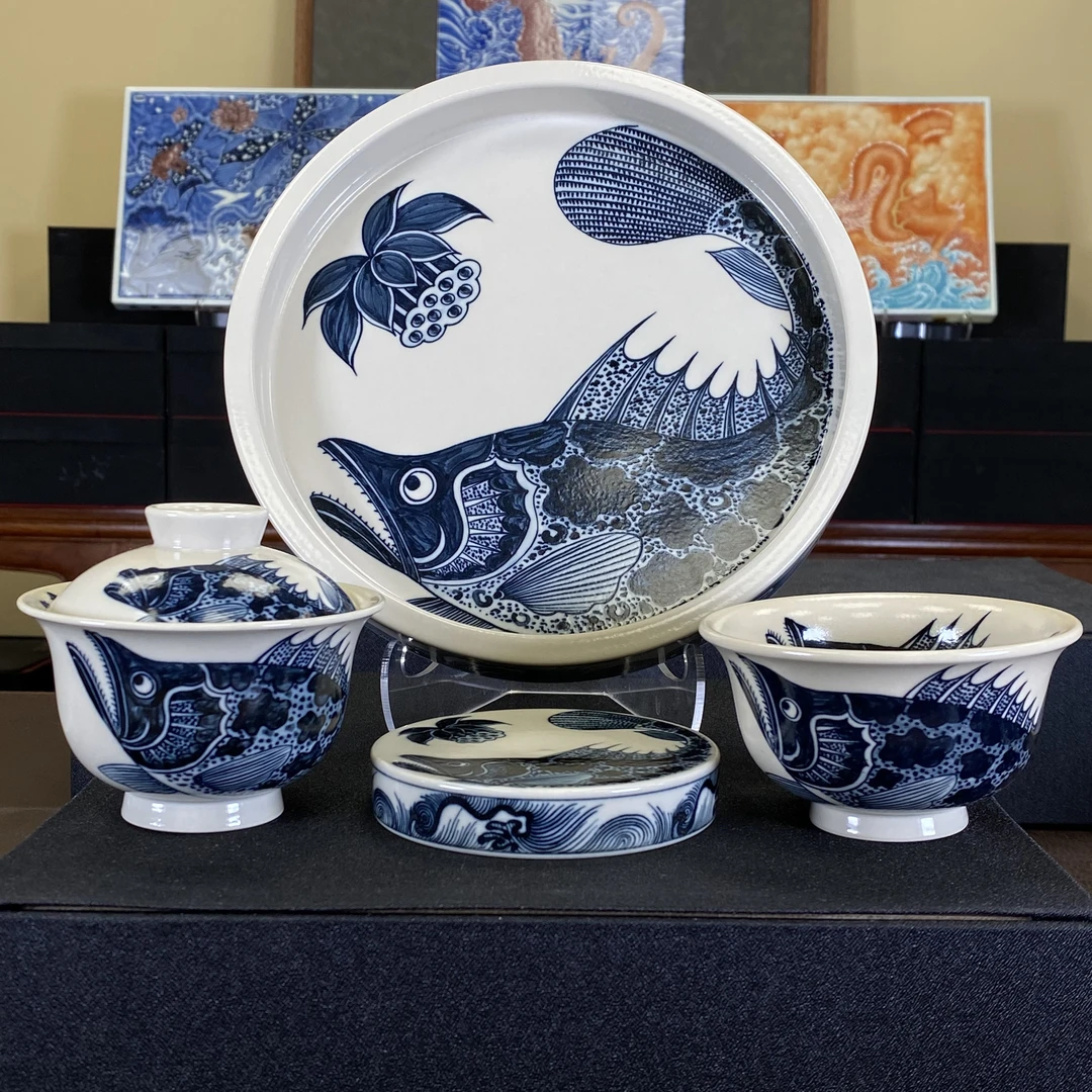 元经秘旨 二号釉青花大鳜鱼四件套【壶承+盖碗+压手杯+盖置】手工