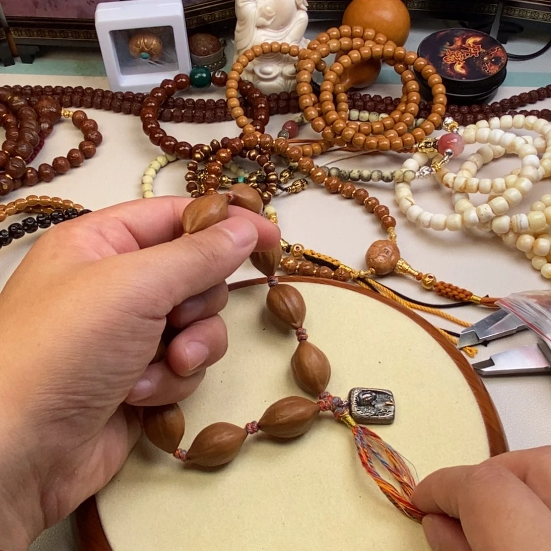 橄榄核吊坠。。。。。。。。。。。。。