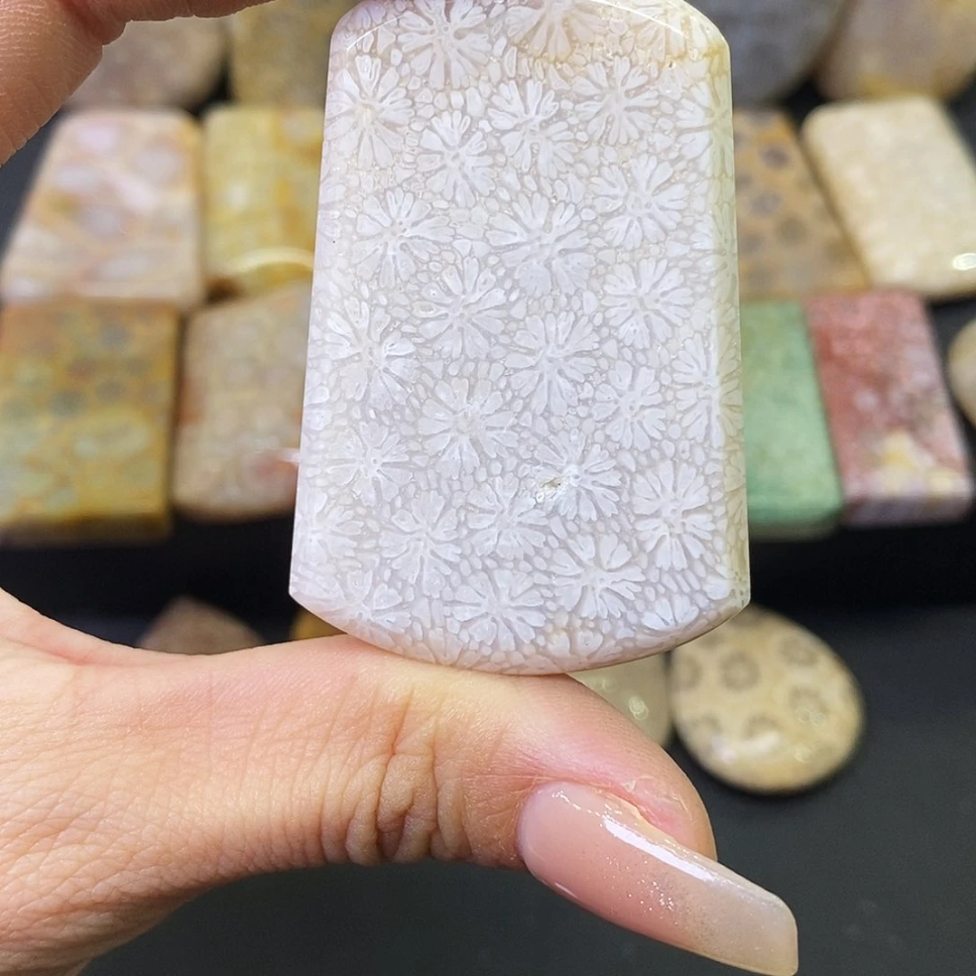 硅化玉颈饰合金薇**爱