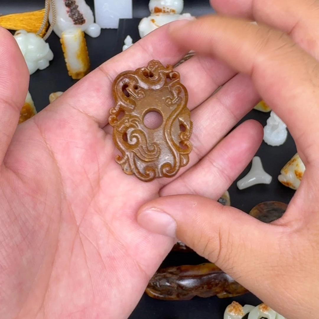 岁***歌和田玉（糖玉）未镶嵌颈饰