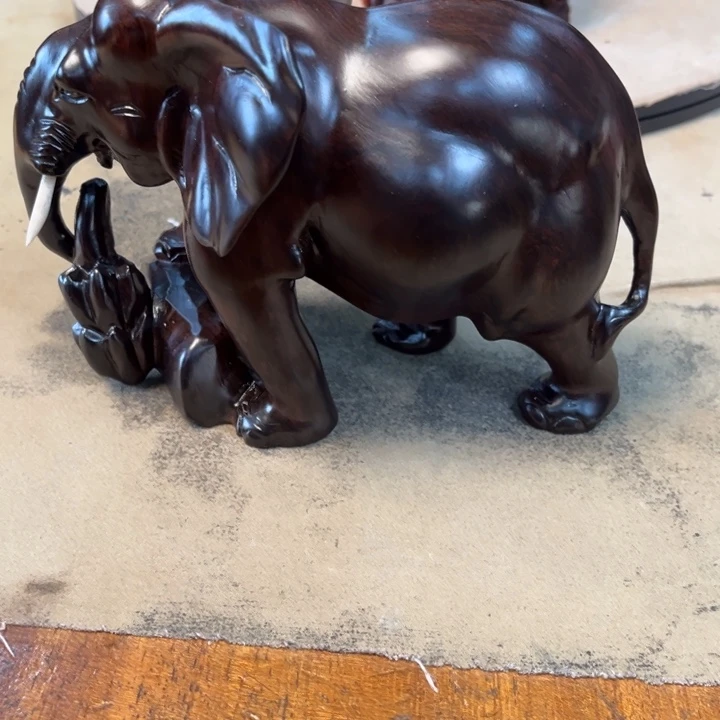 黑酸枝木类大象摆件
