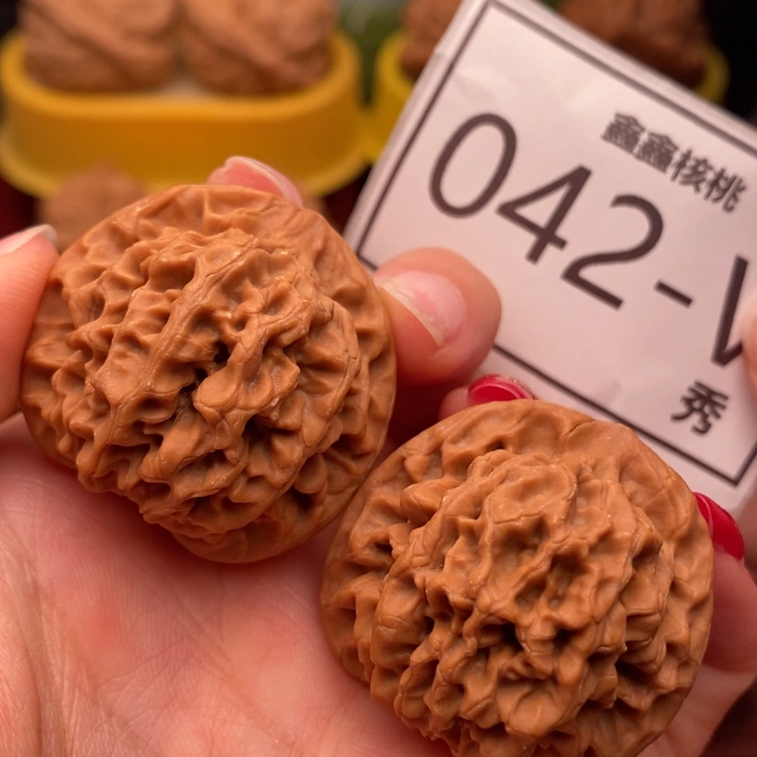 桃核把件秦闷35……