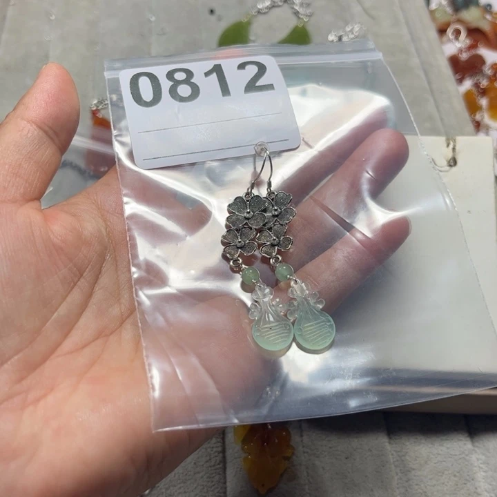 绾***绾合金蛇纹石玉耳饰
