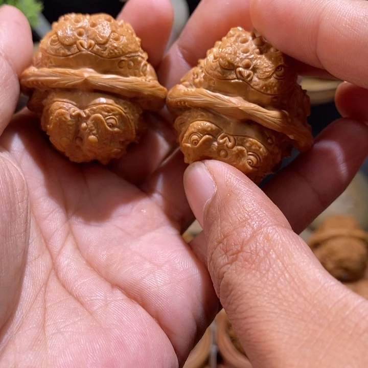 哗***！文玩核桃把件纯手工雕刻文玩核桃
