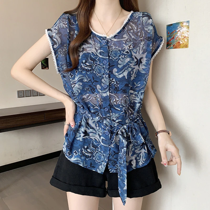 大码蕾丝拼接设计感碎花无袖防晒衬衫女夏季洋气减龄系带收腰上衣