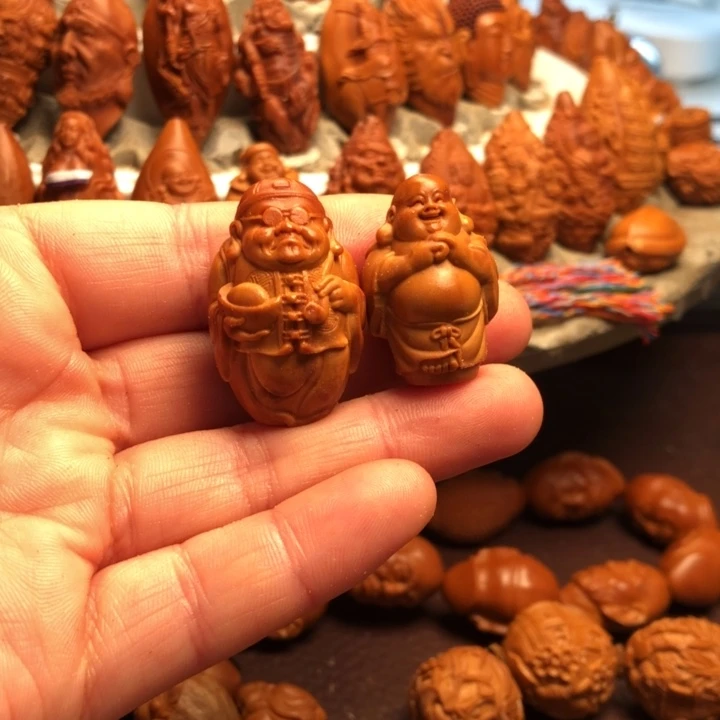 卡***亚吊坠橄榄核橄榄核雕刻的单子