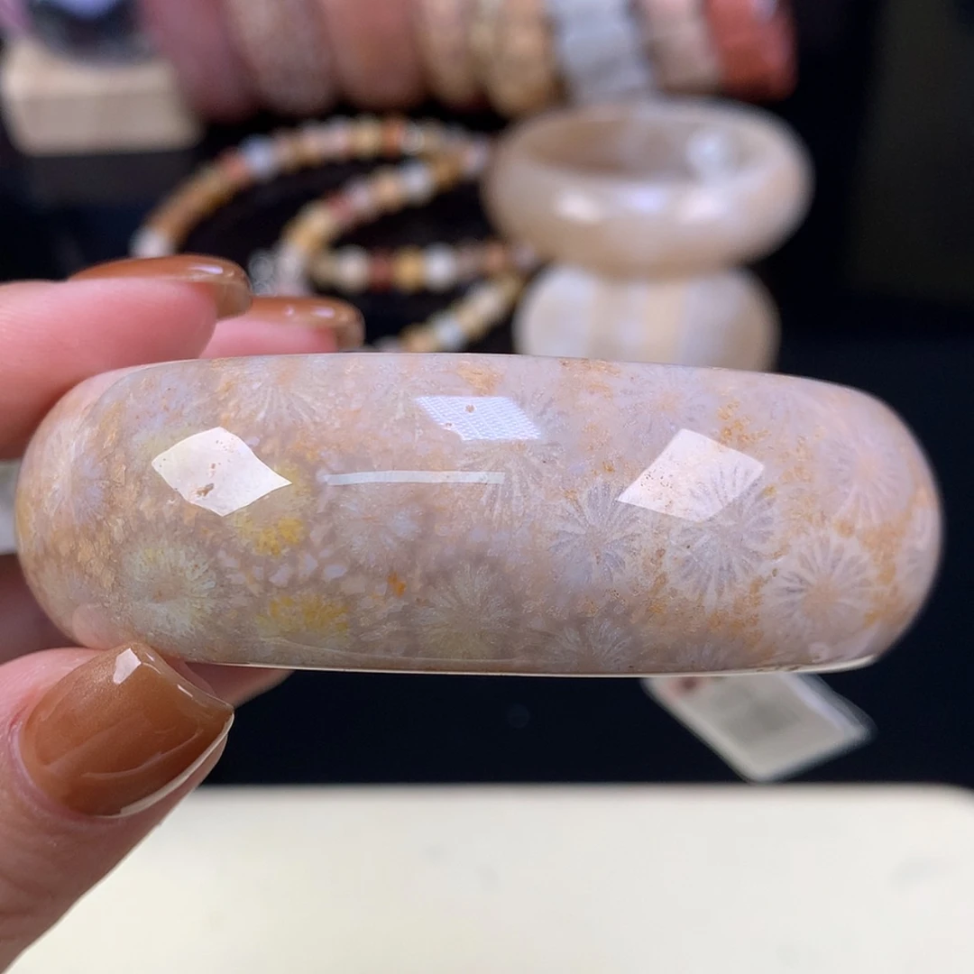 【闪购商品】颈饰未镶嵌硅化珊瑚（珊瑚玉）上新手镯58.4（10号）