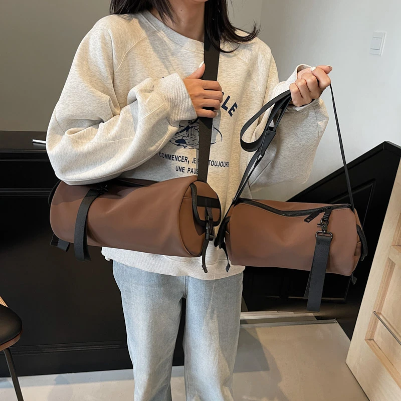 小众设计感简约圆筒包女防水休闲运动旅行包背包大容量斜挎包男潮