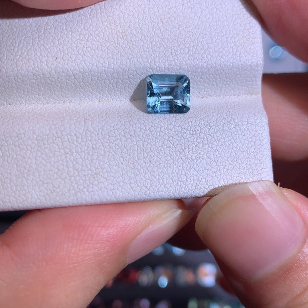 未镶嵌笔搁海蓝宝石1.215ct