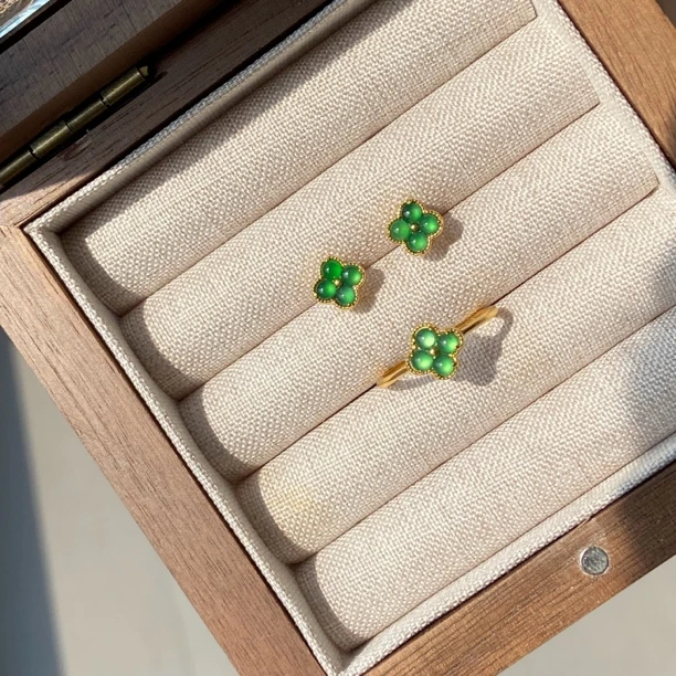 【元满】四叶草两件套 冰种满绿翡翠蛋面S925银镶嵌耳钉戒指