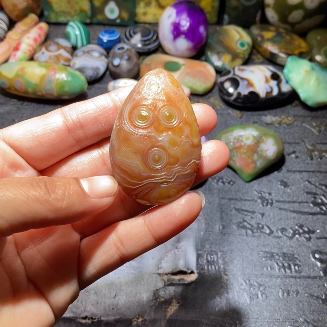 颈饰未镶嵌石英质玉