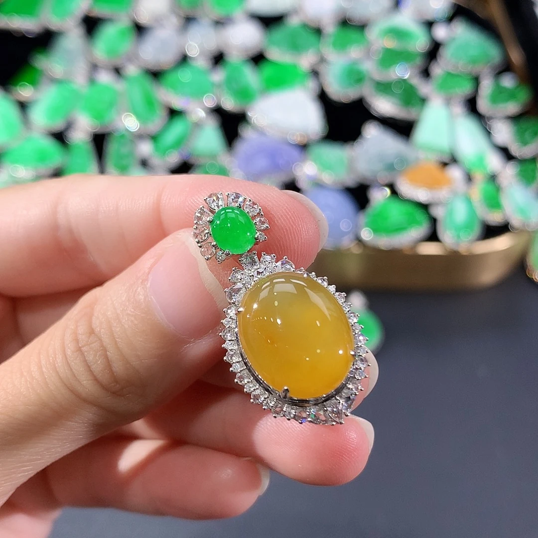 翡翠18K金镶嵌颈饰