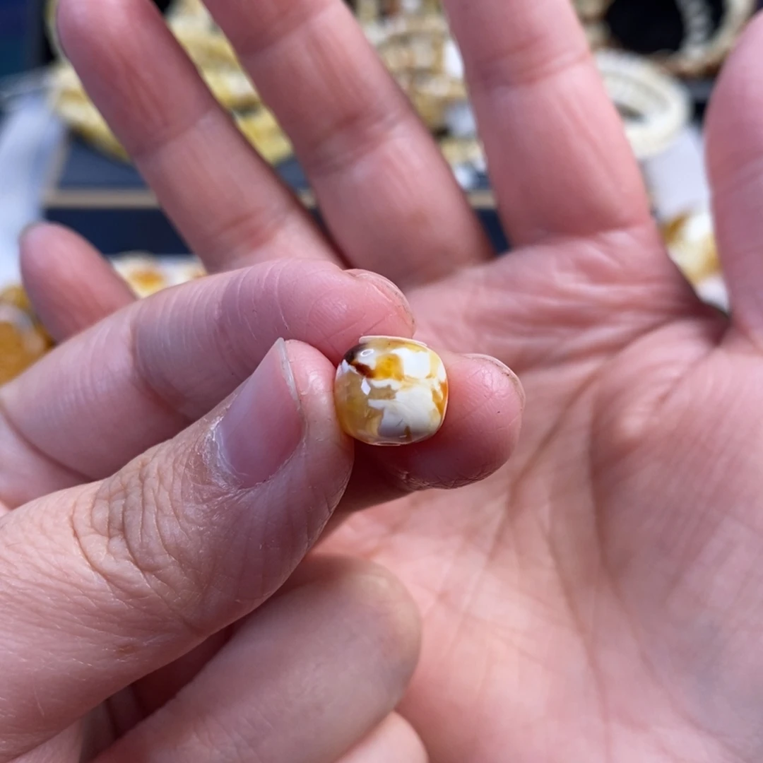 蜜蜡未镶嵌裸石沁色瓷白溶洞妖花老型单珠10