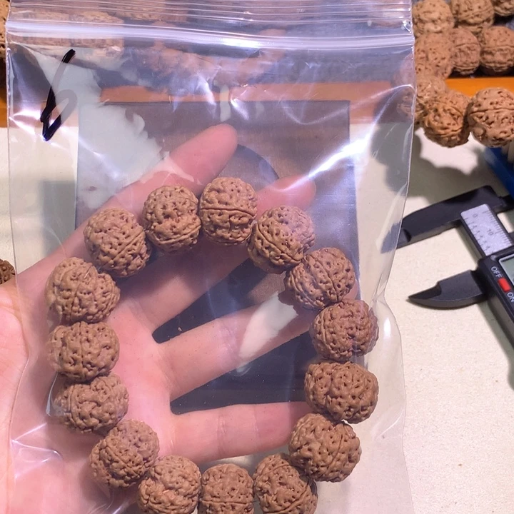 吊坠金刚菩提用****86？yhyhhjujjk