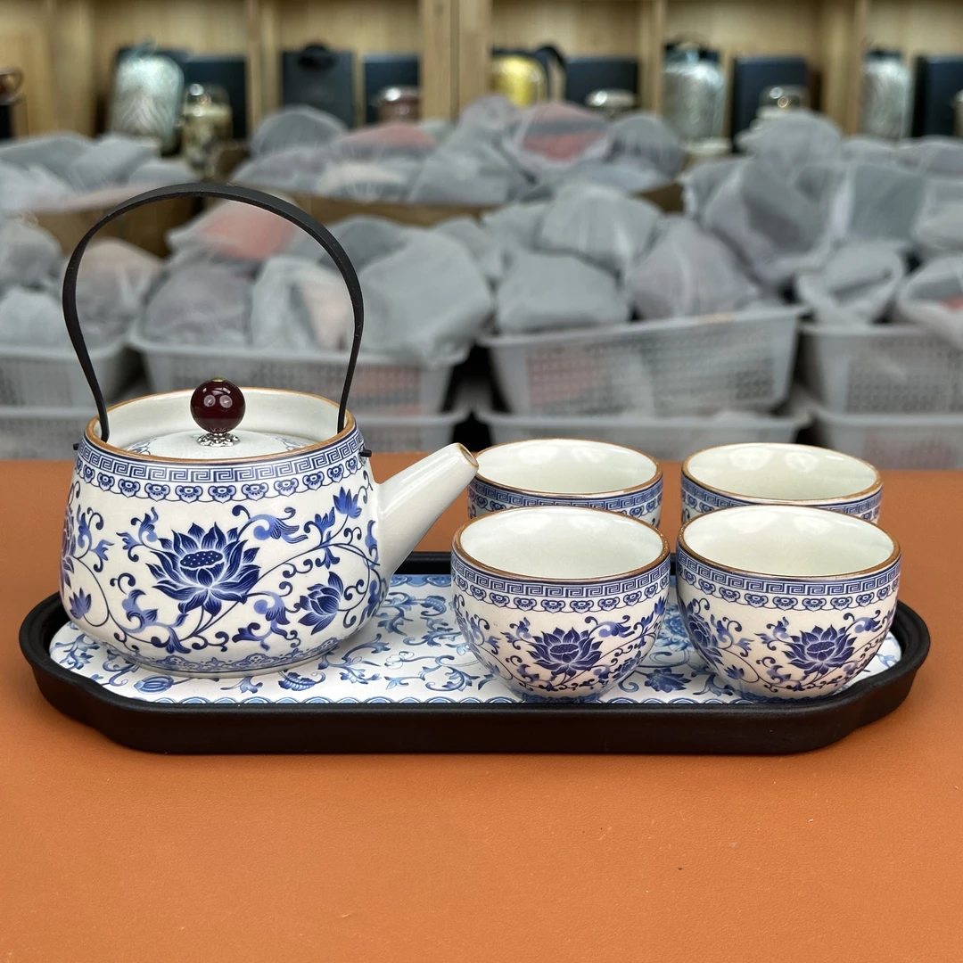 老陶泥【万花】提梁壶+4杯+海棠形【青花缠枝莲】吸水茶盘  C0511