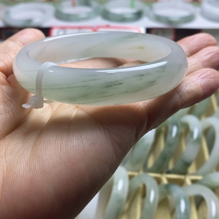 石英质玉（天山翠）未镶嵌手镯