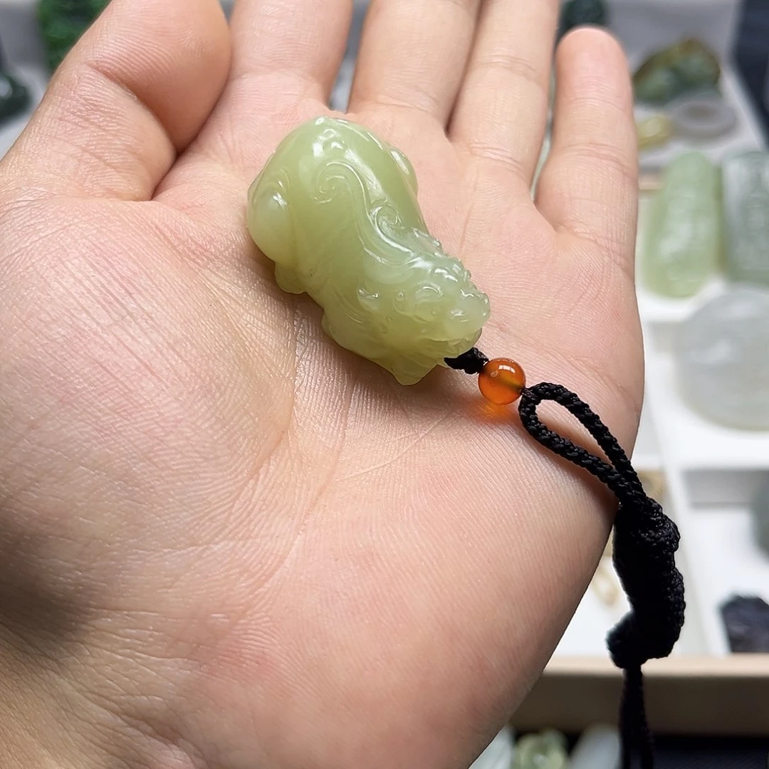 和田玉未镶嵌颈饰沐*