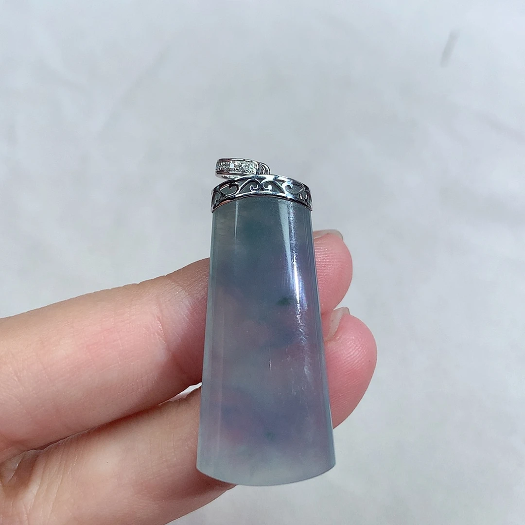 翡翠18K金镶嵌颈饰佛公