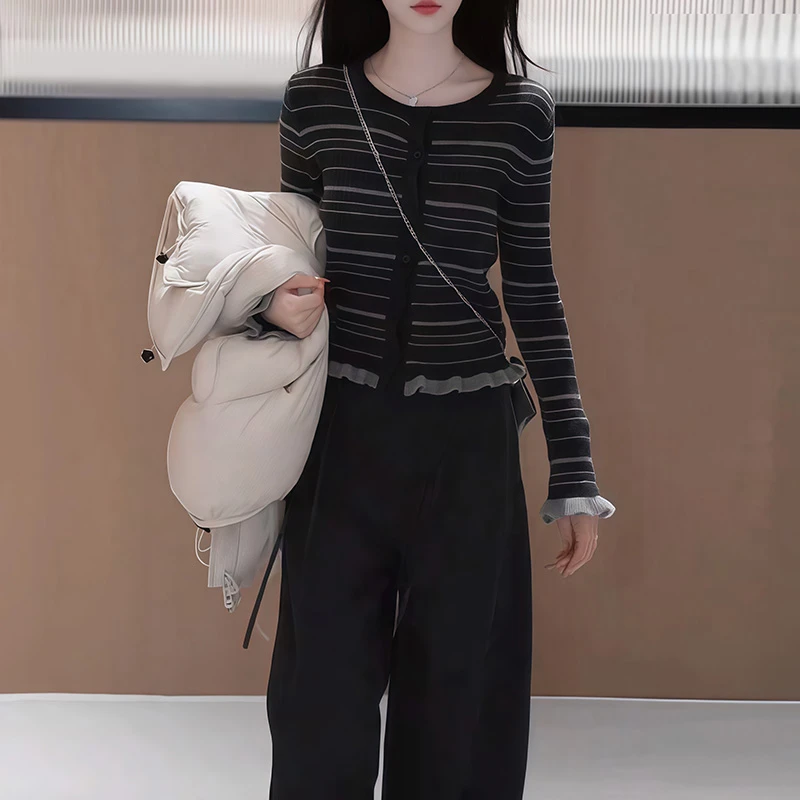 法式木耳边条纹圆领长袖针织开衫秋季温柔收腰毛衣显瘦短款上衣女