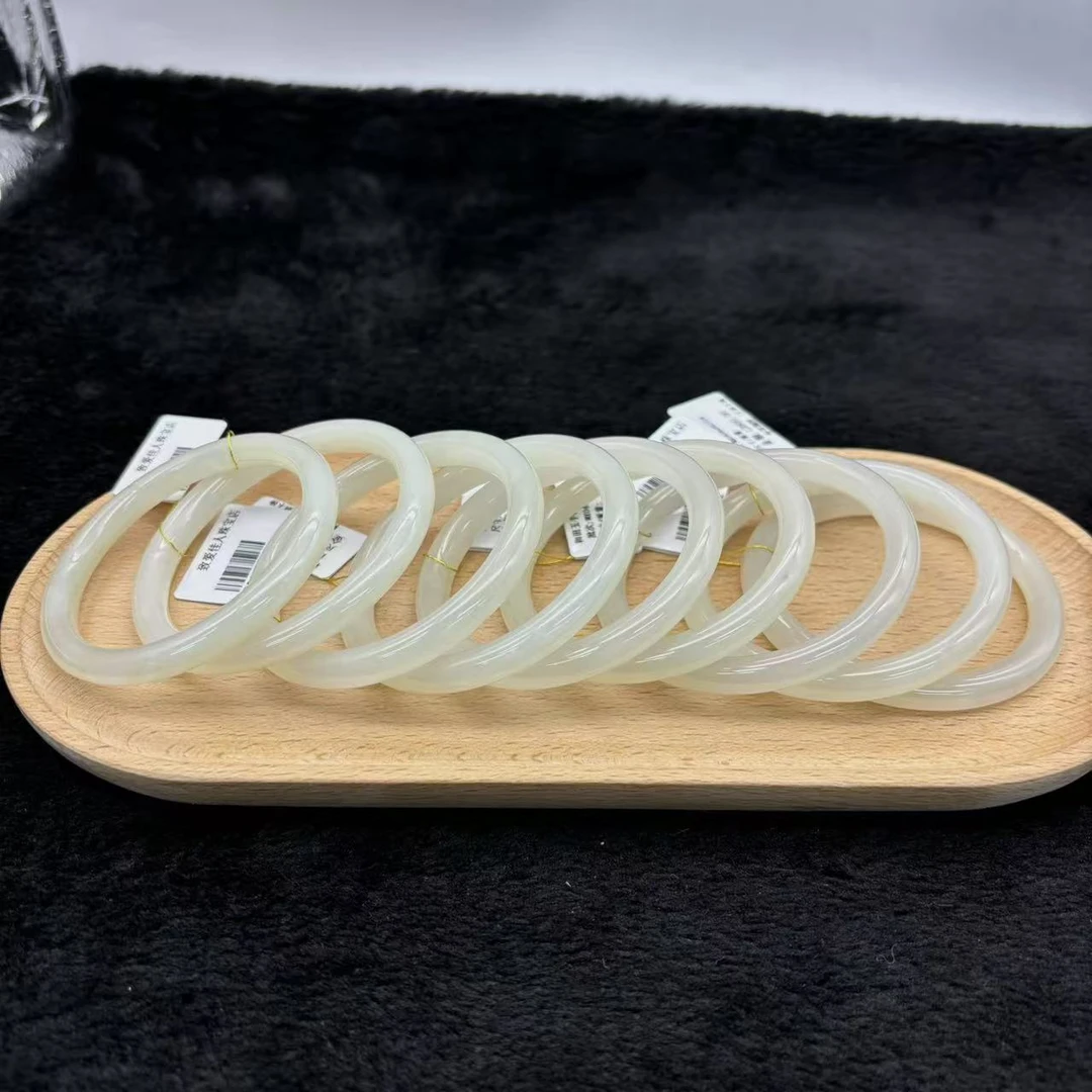 天然和田玉美人条手镯精美时尚气质有瑕款多样性发货其一