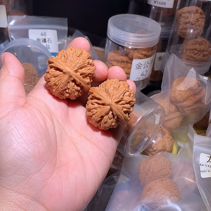 文玩核桃吊坠43红锦鲤