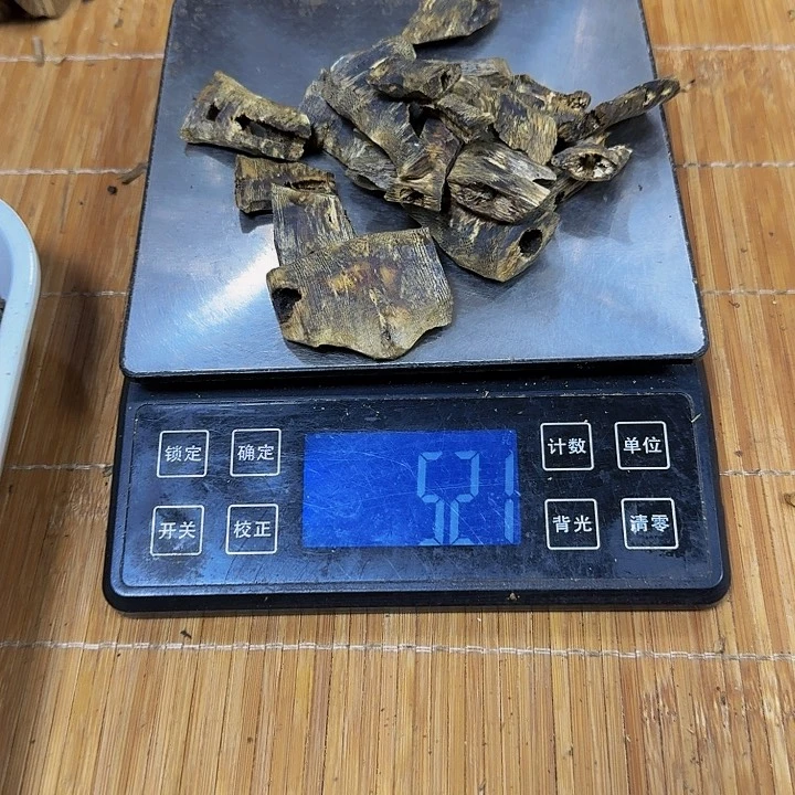 沉香沉香碎屑海**光块料陆河52克