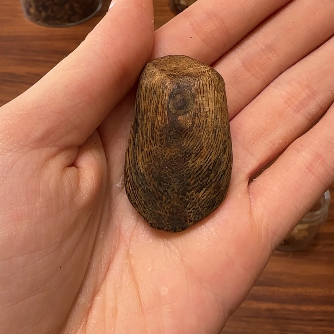 沉香碎屑沉香奇楠树丁醇化老料5.3克