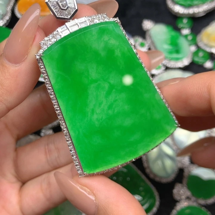 L***娜翡翠18K金镶嵌吊坠(不含链)