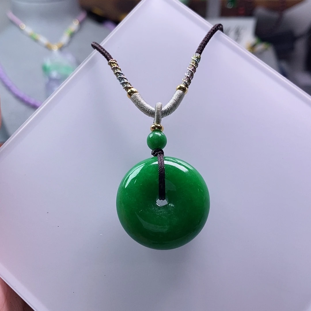 翡翠未镶嵌吊坠(赠链)
