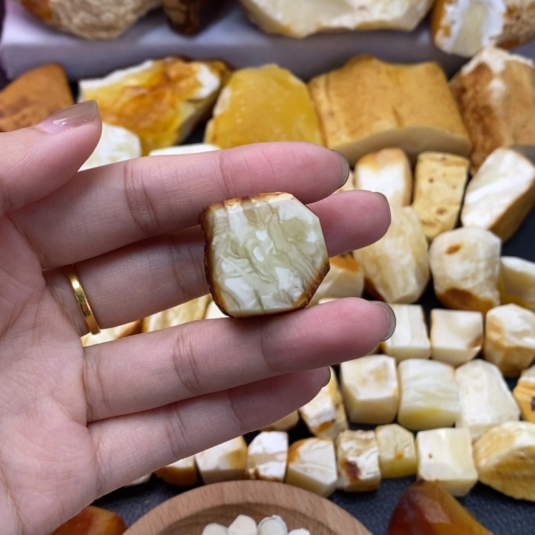 定制琥珀未镶嵌蜜蜡