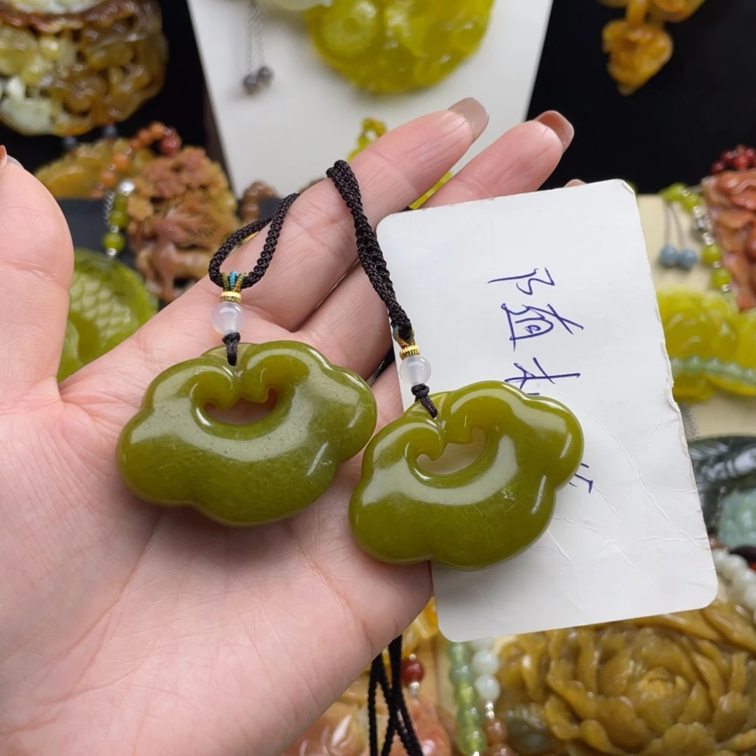 未镶嵌蛇纹石玉颈饰