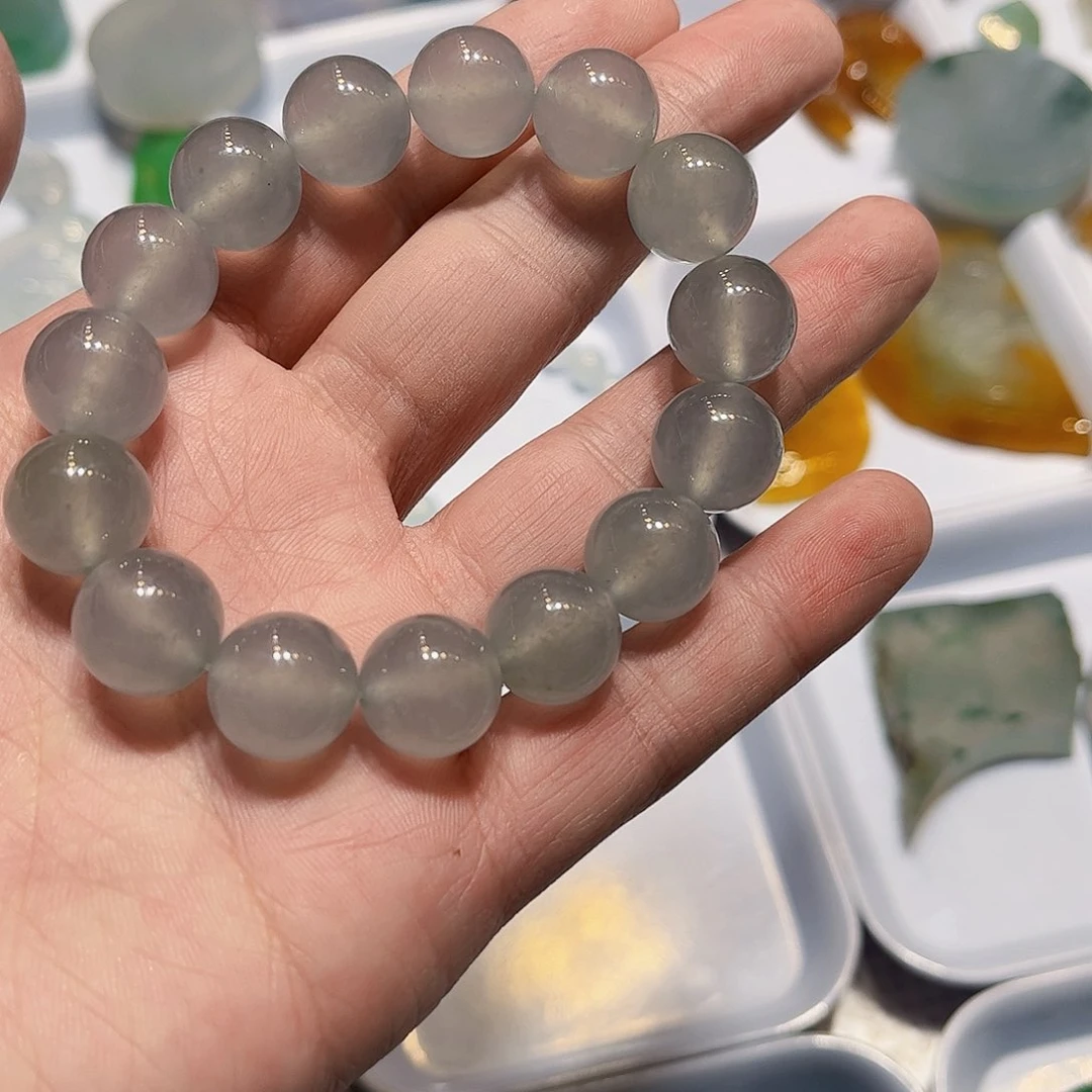 未镶嵌在定制翡翠